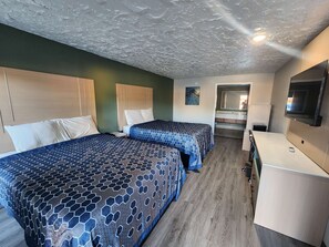 Room, 2 Queen Beds, Non Smoking | Iron/ironing board, free WiFi, alarm clocks - Americas Best Value Inn Longview (Longview)