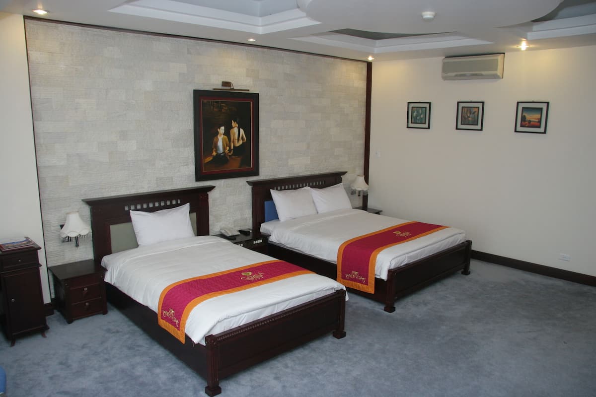 Deluxe Twin Room | 1 bedroom, free minibar items, in-room safe, desk