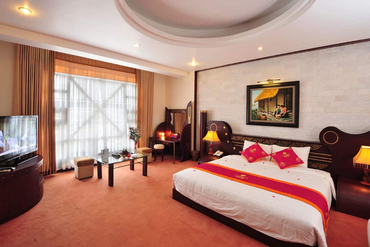 1 bedroom, free minibar items, in-room safe, desk