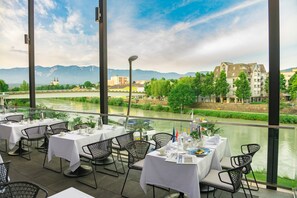 Daily buffet breakfast (EUR 32 per person) - voco Villach by IHG (Villach)