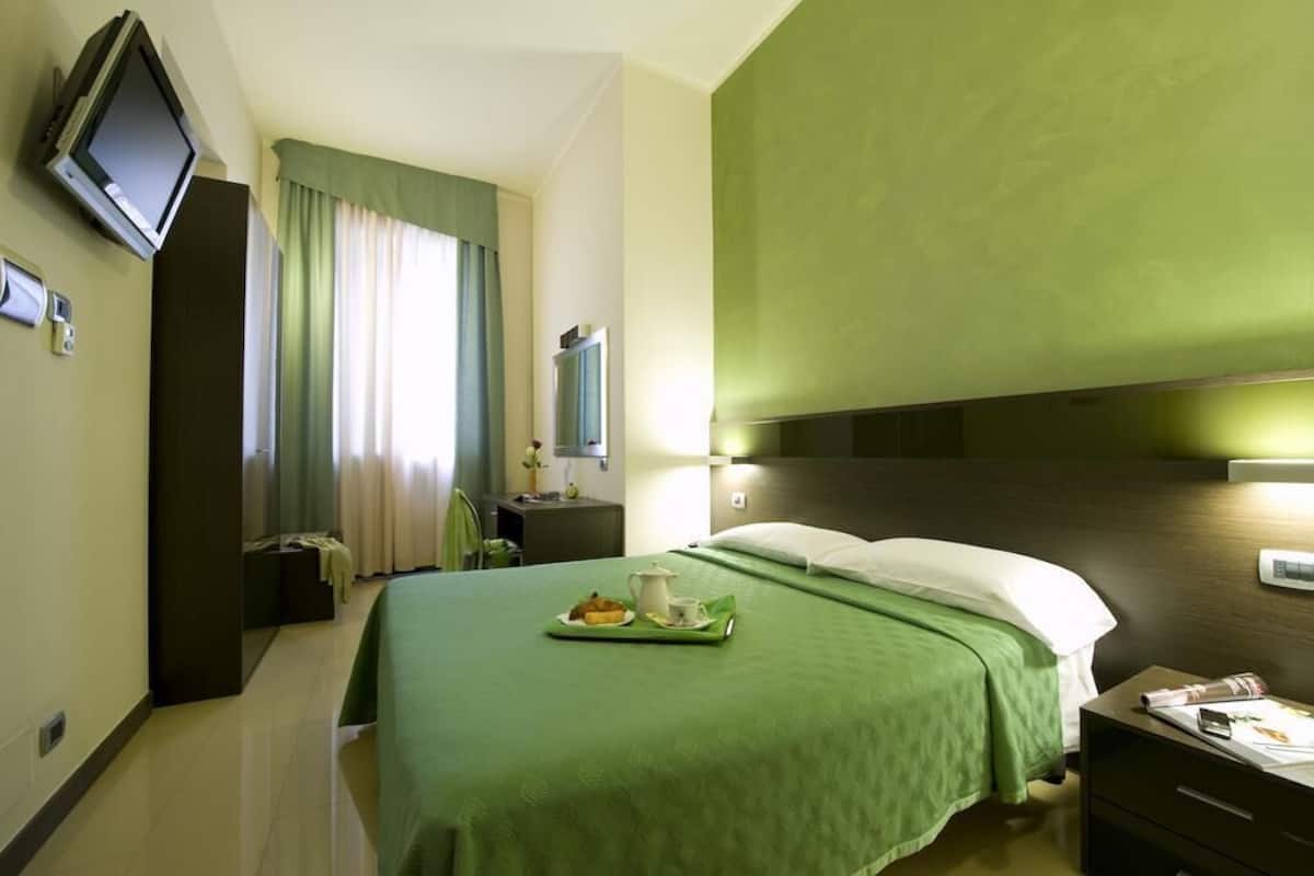 Double Room, 1 Double Bed | Minibar, in-room safe, individually furnished, desk