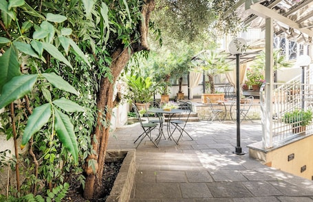 Cortile. Boutique Hotel Dieci