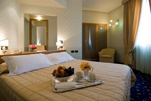 Down duvets, minibar, in-room safe, free WiFi