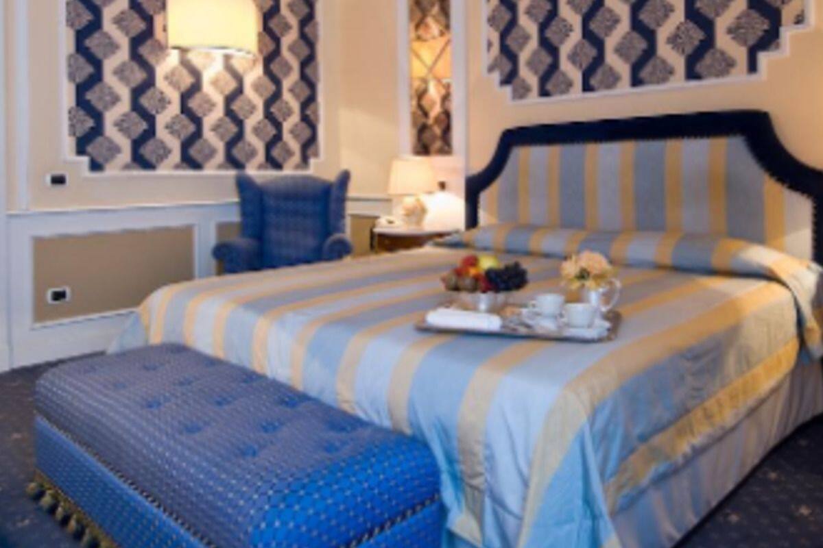 Down duvets, minibar, in-room safe, free WiFi