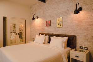 ห้องจูเนียร์สวีท, เตียงคิงไซส์ 1 เตียง | ตู้นิรภัยในห้องพัก, โต๊ะทำงาน, เตารีด/โต๊ะรีดผ้า, ผ้าปูที่นอน