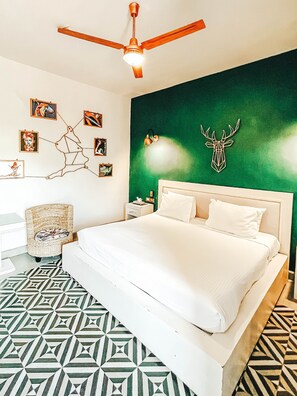 Master Suite | In-room safe, desk, iron/ironing board, bed sheets