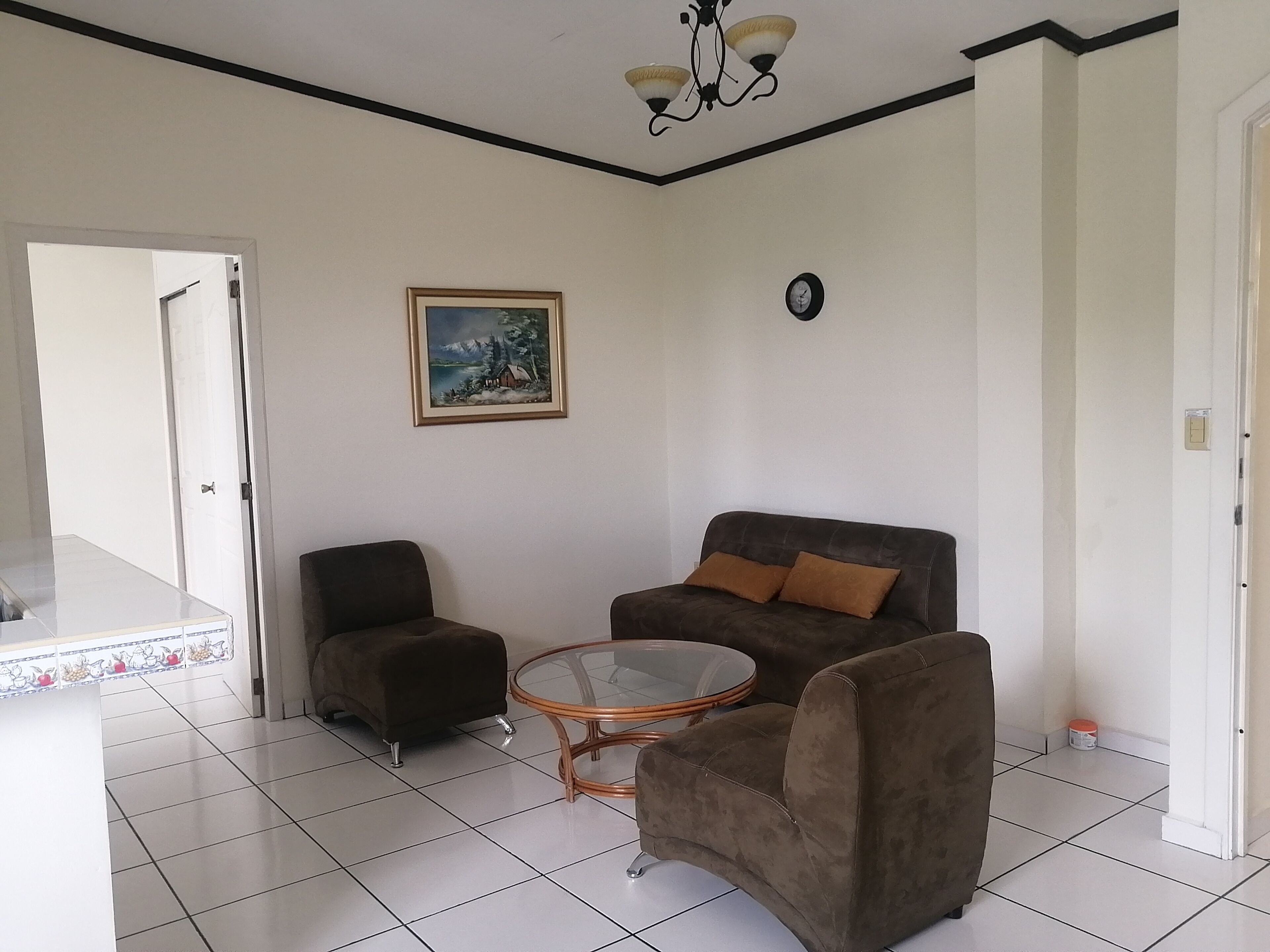 deluxe apartment | living room | 32-inch lcd tv with cable channels, tv