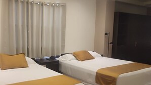 ห้องซูพีเรียดับเบิล | เครื่องนอนระดับพรีเมียม, มินิบาร์, โต๊ะทำงาน, เตารีด/โต๊ะรีดผ้า