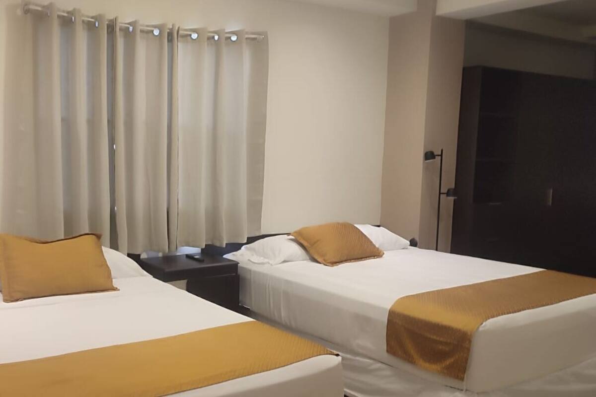 ห้องซูพีเรียดับเบิล | เครื่องนอนระดับพรีเมียม, มินิบาร์, โต๊ะทำงาน, เตารีด/โต๊ะรีดผ้า