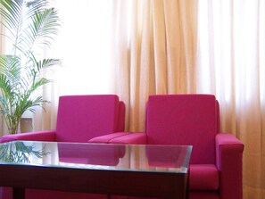 26-英寸液晶电视 （配备有线频道）、电视