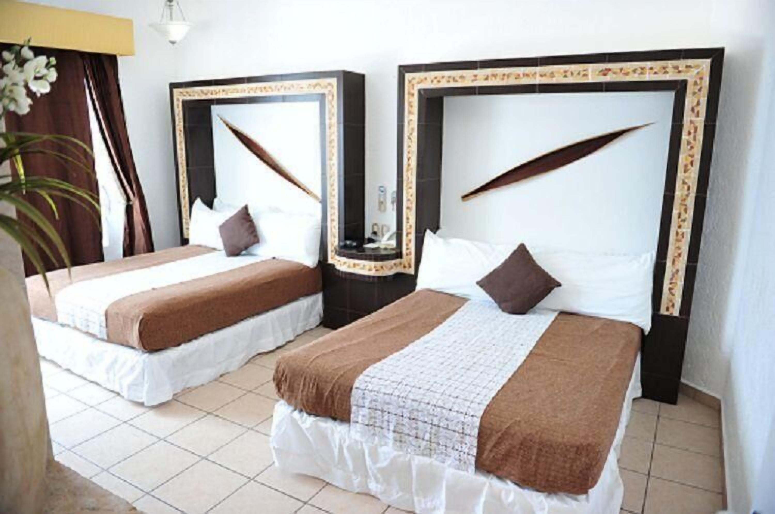 Premium bedding, in-room safe, desk, laptop workspace