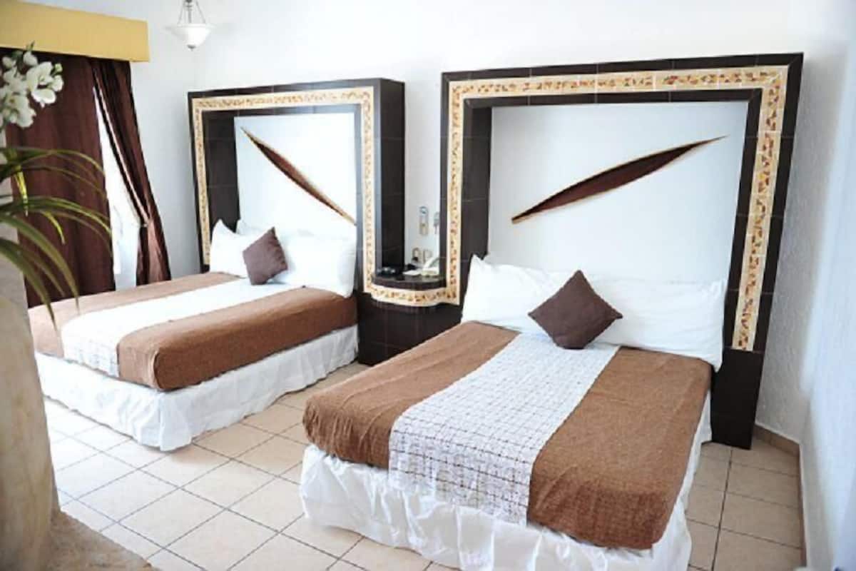 Premium bedding, in-room safe, desk, laptop workspace