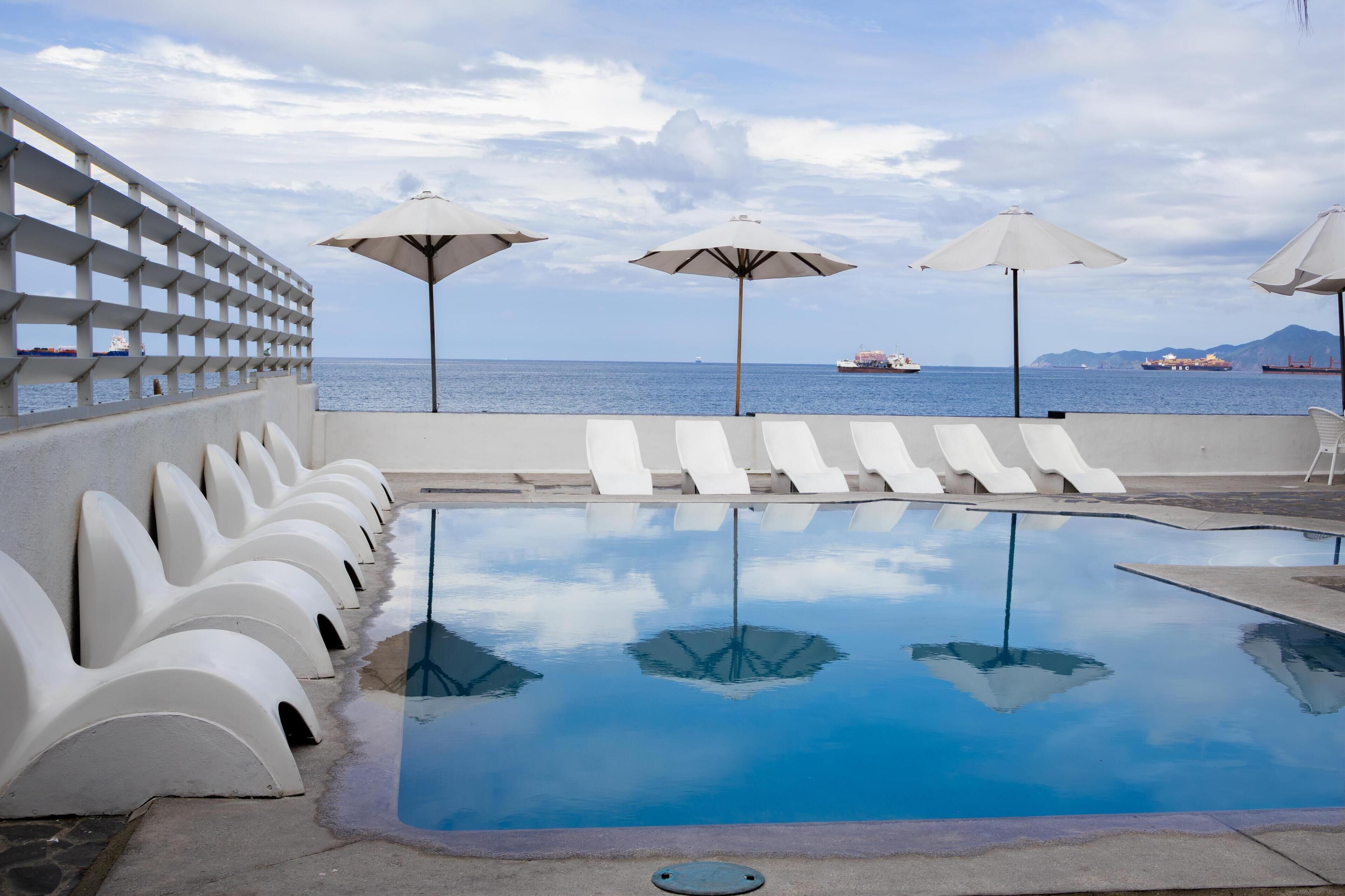 3 outdoor pools