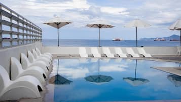 3 outdoor pools