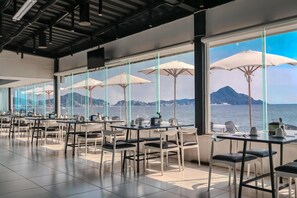 2 restaurantes; se sirven desayunos 
