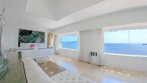 Suite, 1 King Bed, Non Smoking | Premium bedding, in-room safe, desk, laptop workspace - Best Western Plus Luna del Mar (Manzanillo)