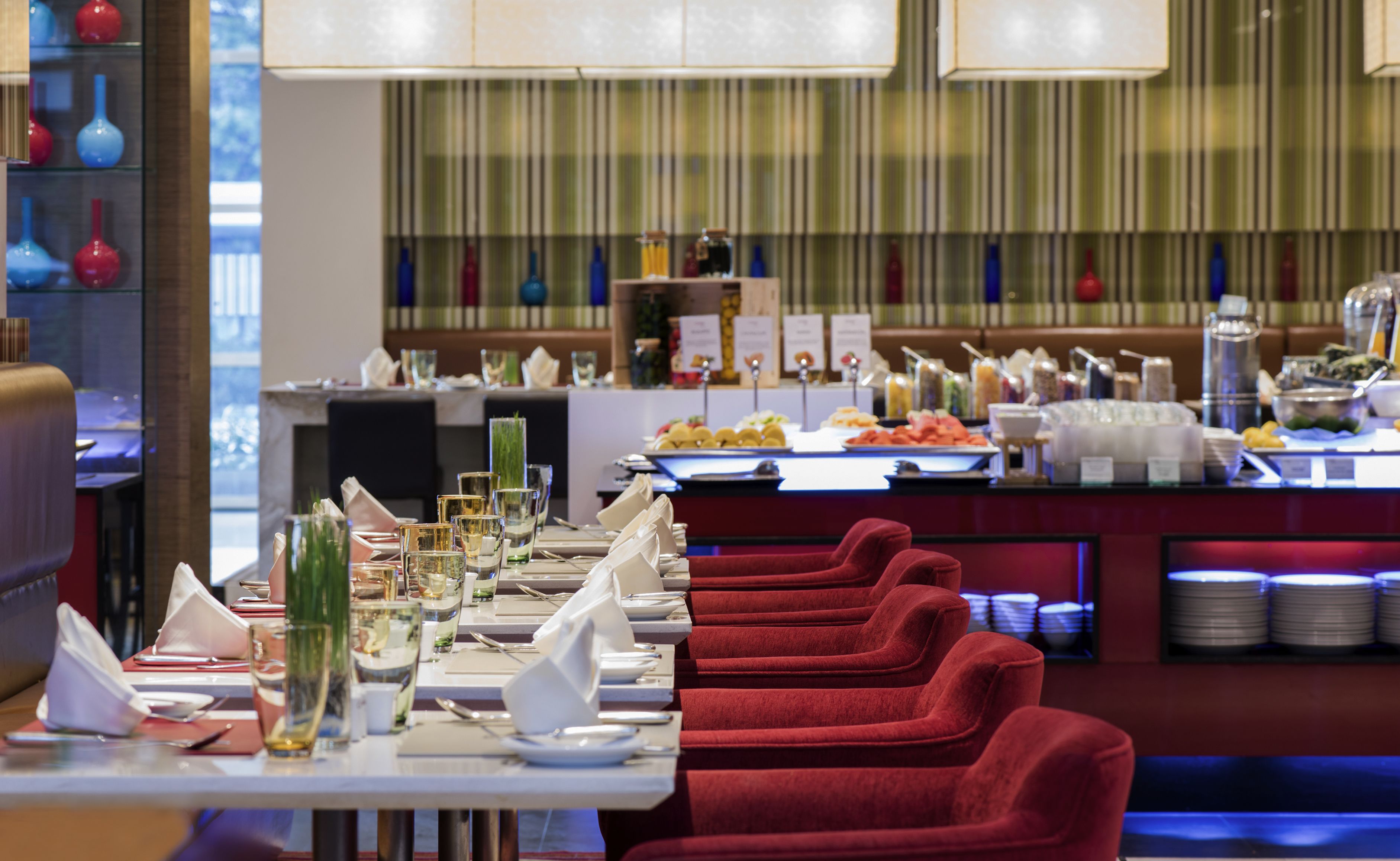 daily buffet breakfast (thb 900 per person)