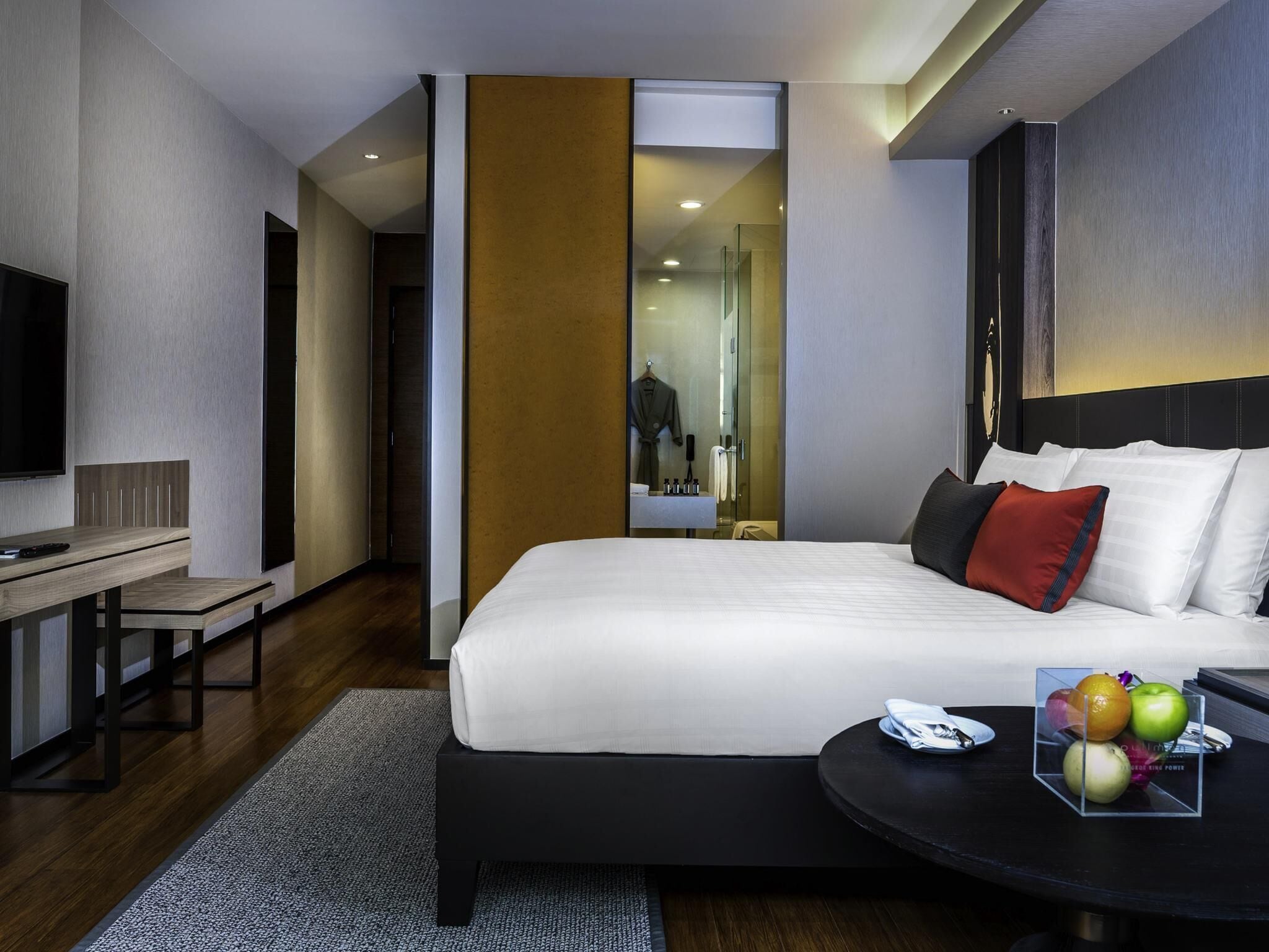 Deluxe Room, 1 King Bed | Premium bedding, down comforters, pillowtop beds, minibar