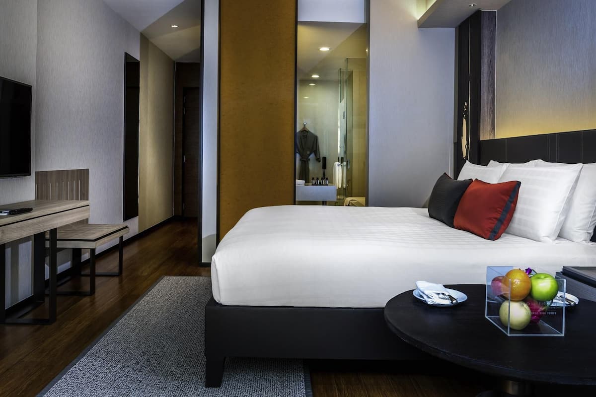 Deluxe Room, 1 King Bed | Premium bedding, down comforters, pillowtop beds, minibar