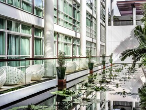 Premium Deluxe Room, 1 King Bed, Balcony | 정원 전망