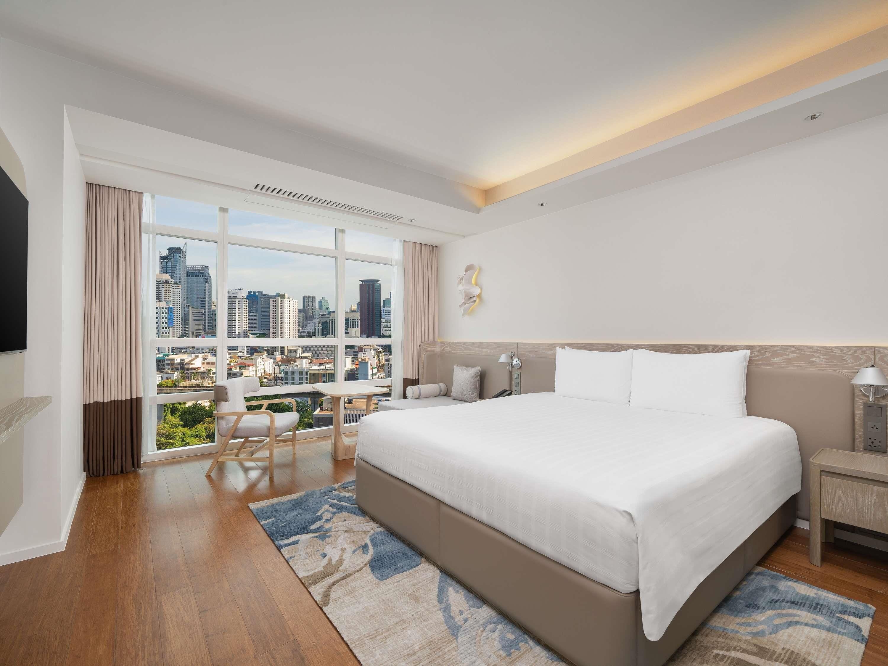 Premier Deluxe Room, 1 Double, City View | Premium bedding, down comforters, pillowtop beds, minibar