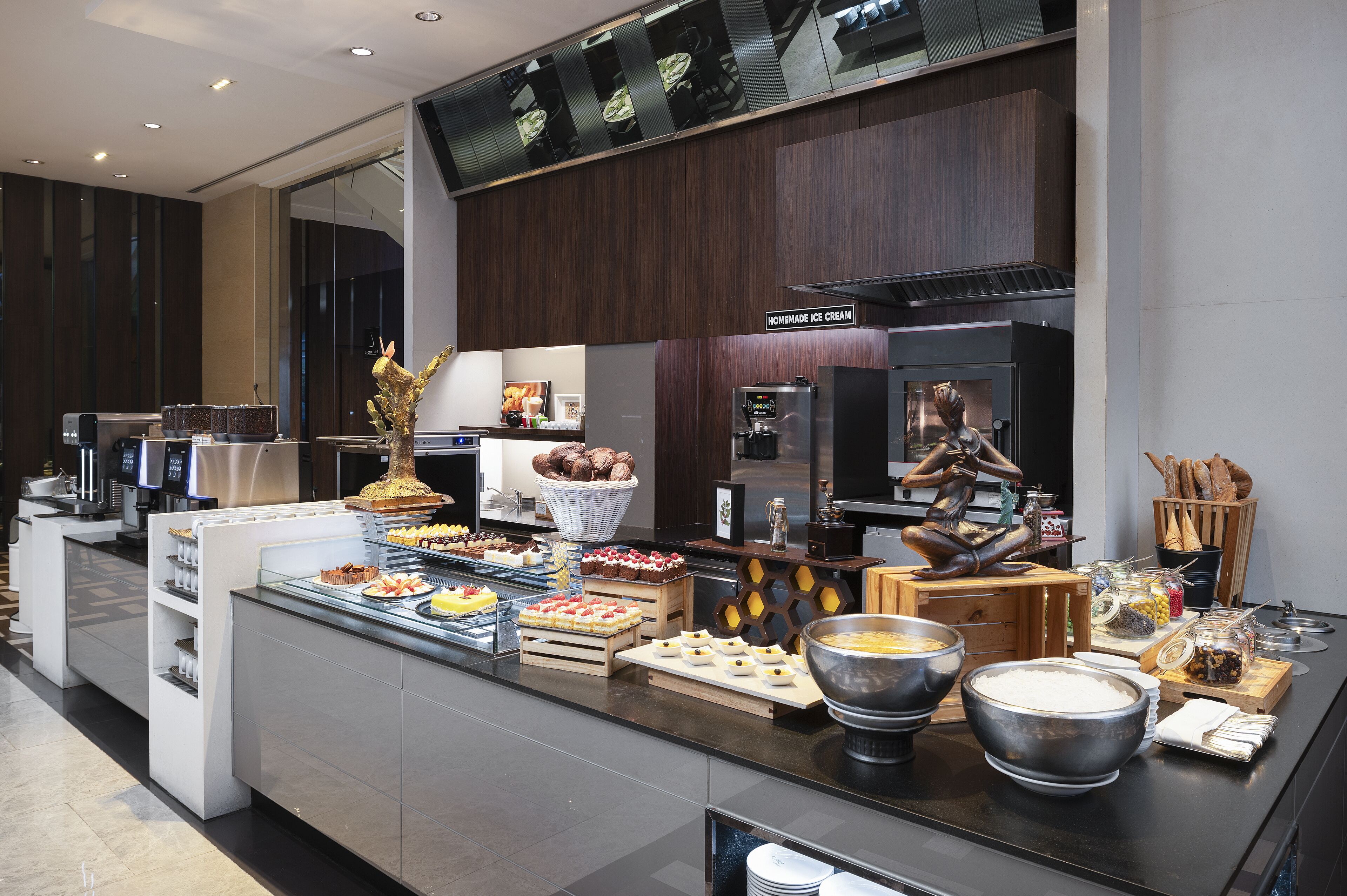 daily buffet breakfast (thb 900 per person)