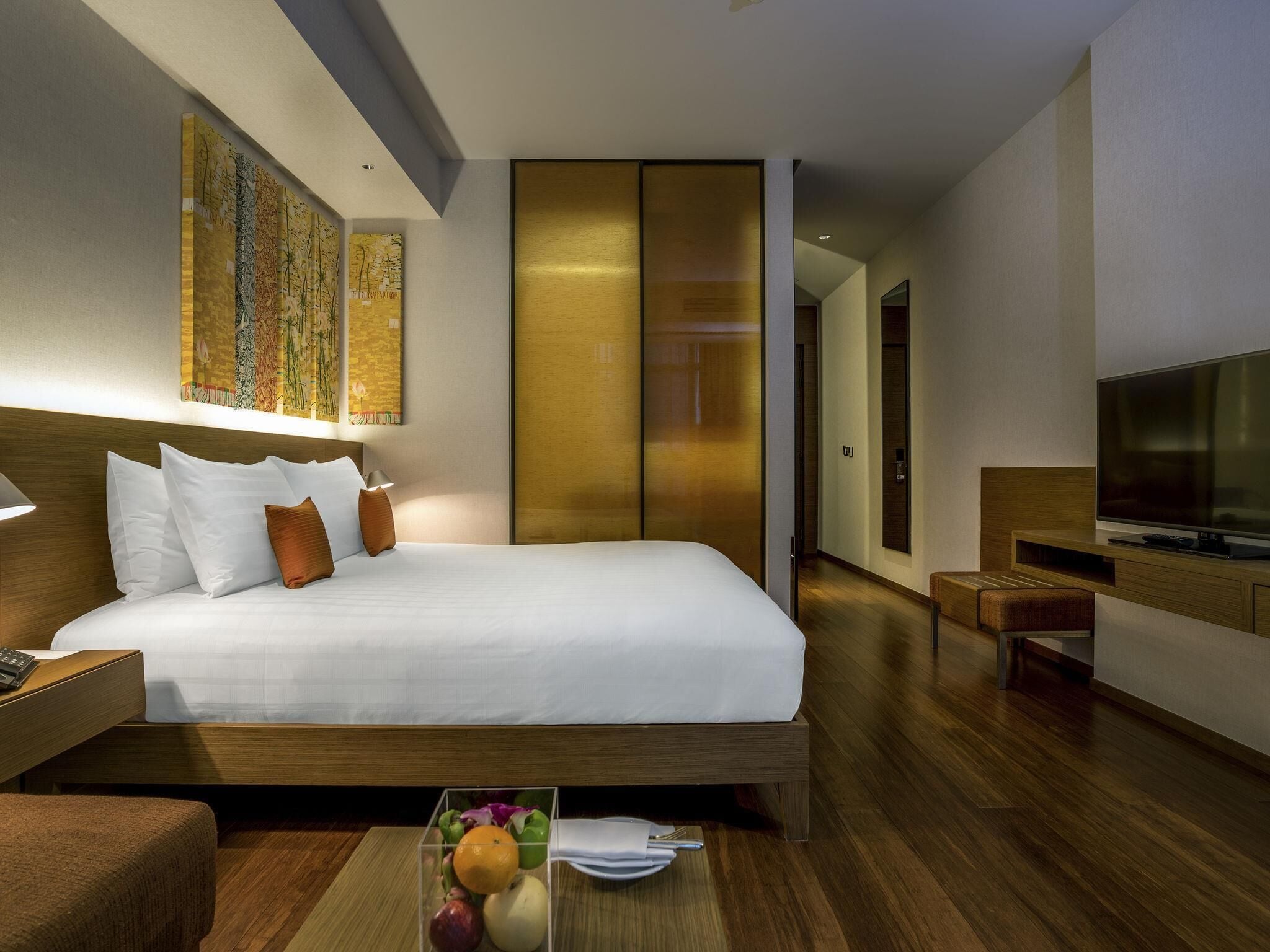 Superior Room, 1 King Bed | Premium bedding, down comforters, pillowtop beds, minibar