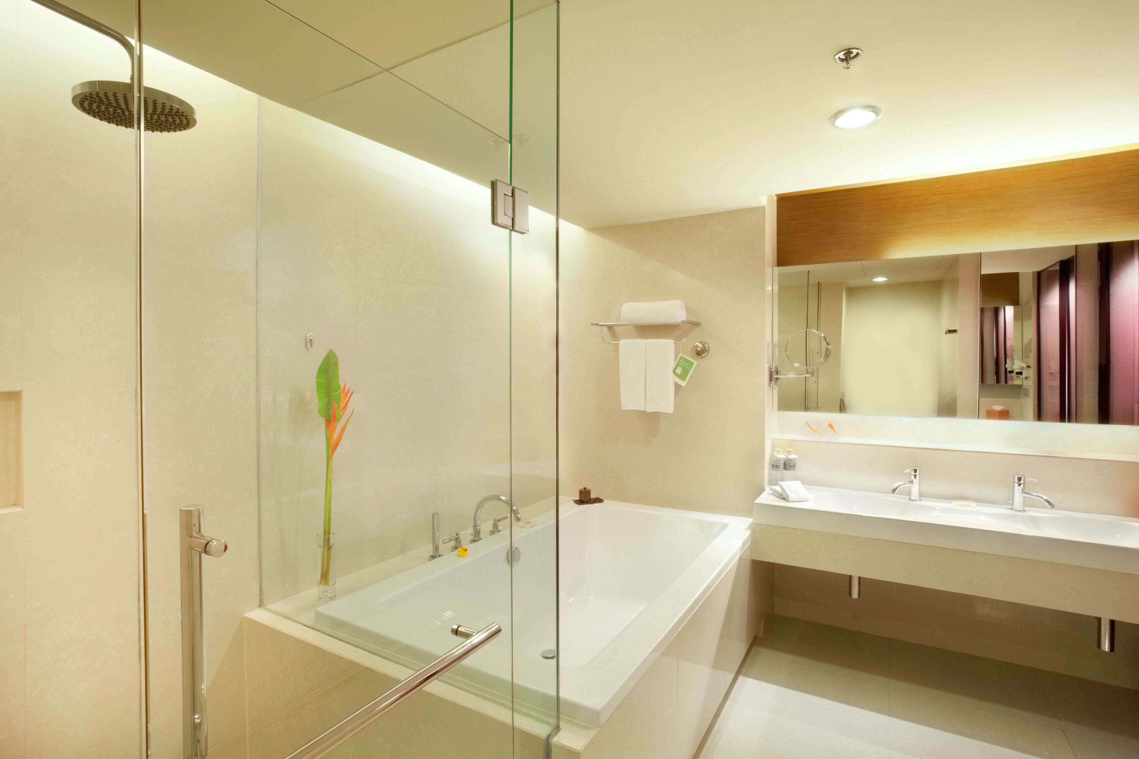 executive suite room, lounge access, 1 king bed, high floor | bathroom | separate bathtub and shower, deep-soaking bathtub, designer toiletries