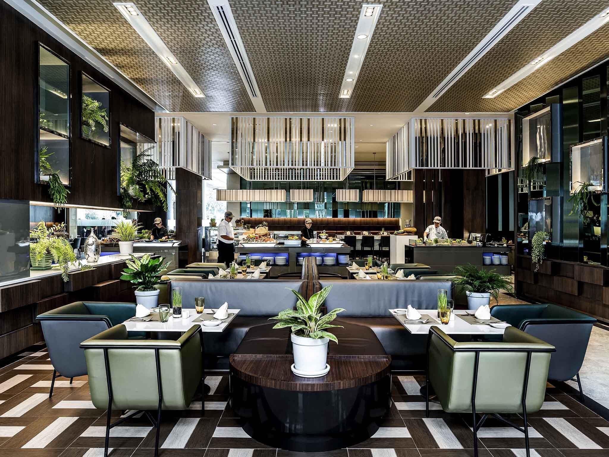 3 개의 레스토랑, 아침 식사, 점심 식사, 저녁 식사 제공(세계 요리)