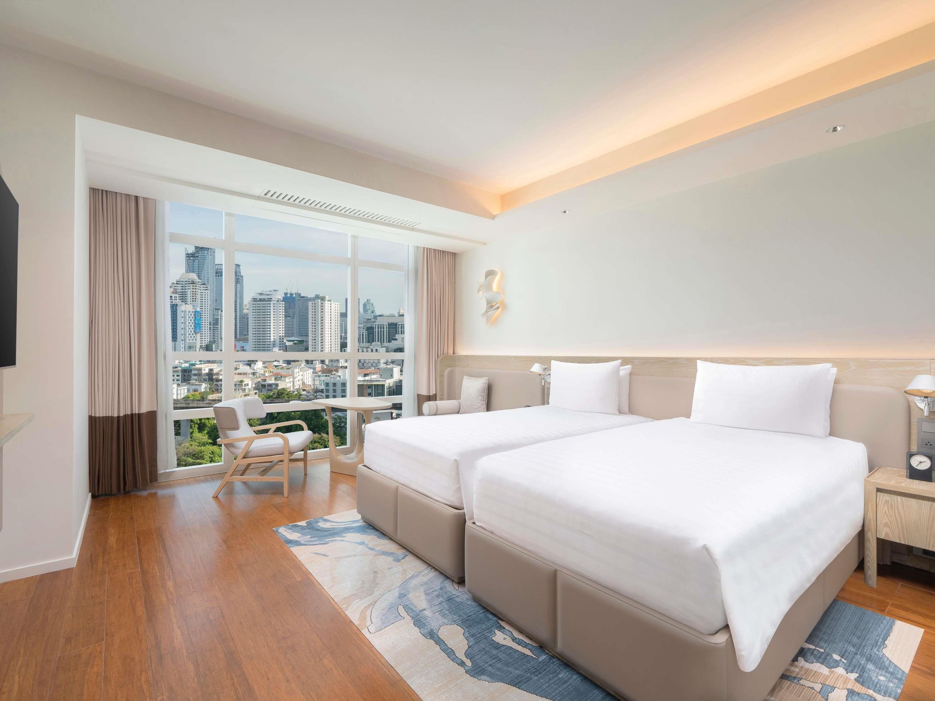 Premier Deluxe Room, 1 Twin bed, City View | Premium bedding, down comforters, pillowtop beds, minibar