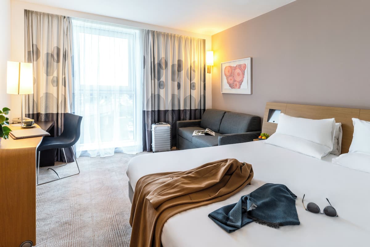 premium bedding, minibar, in-room safe, desk