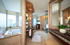 Chambre Affaires, vue lac | Salle de bain | Serviettes fournies
