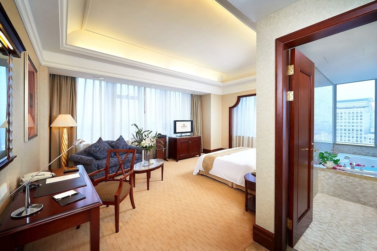 Business Room, Lake View | Alarm clocks