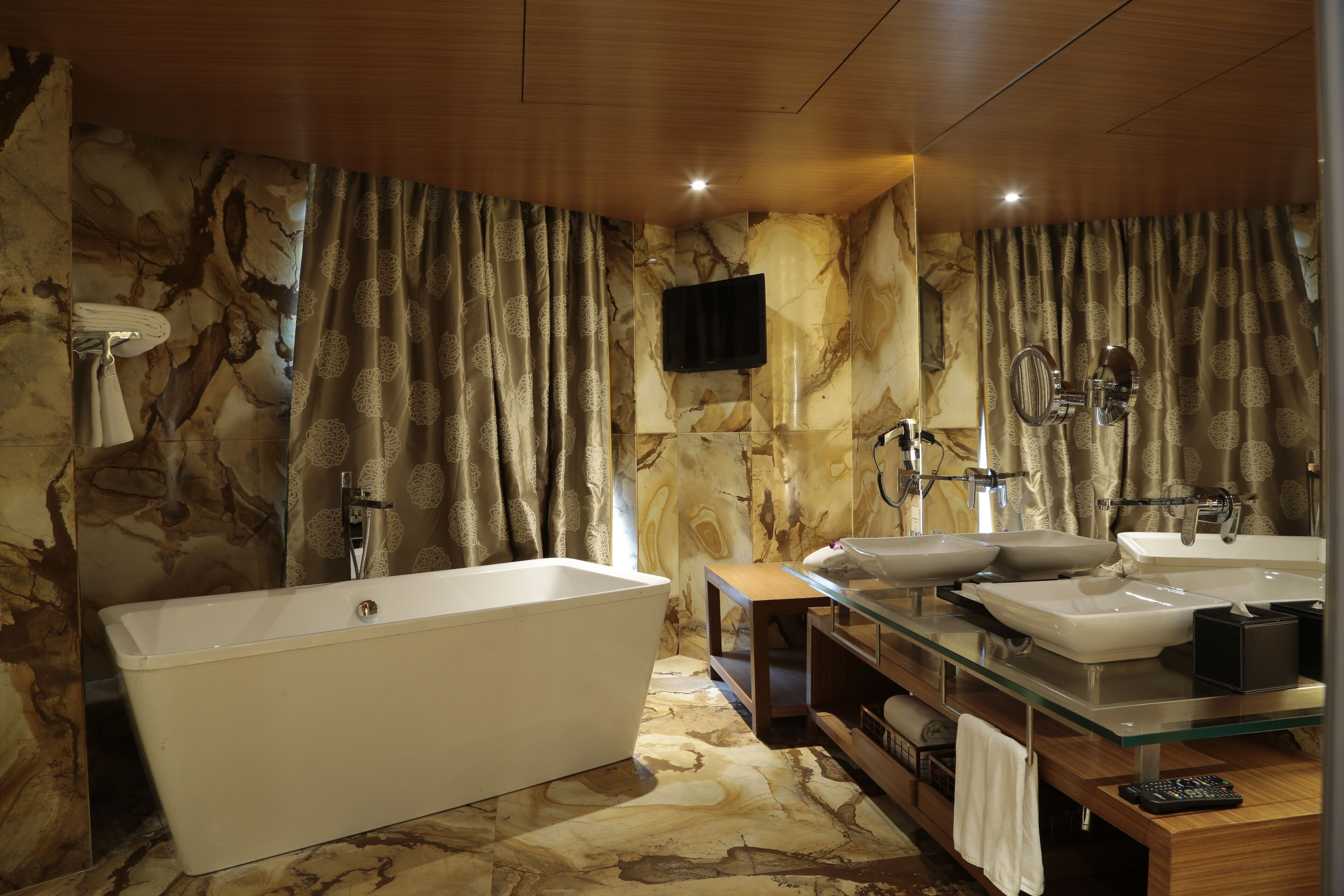 Photo - Sahara Star
