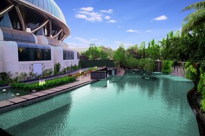 Kolam renang outdoor