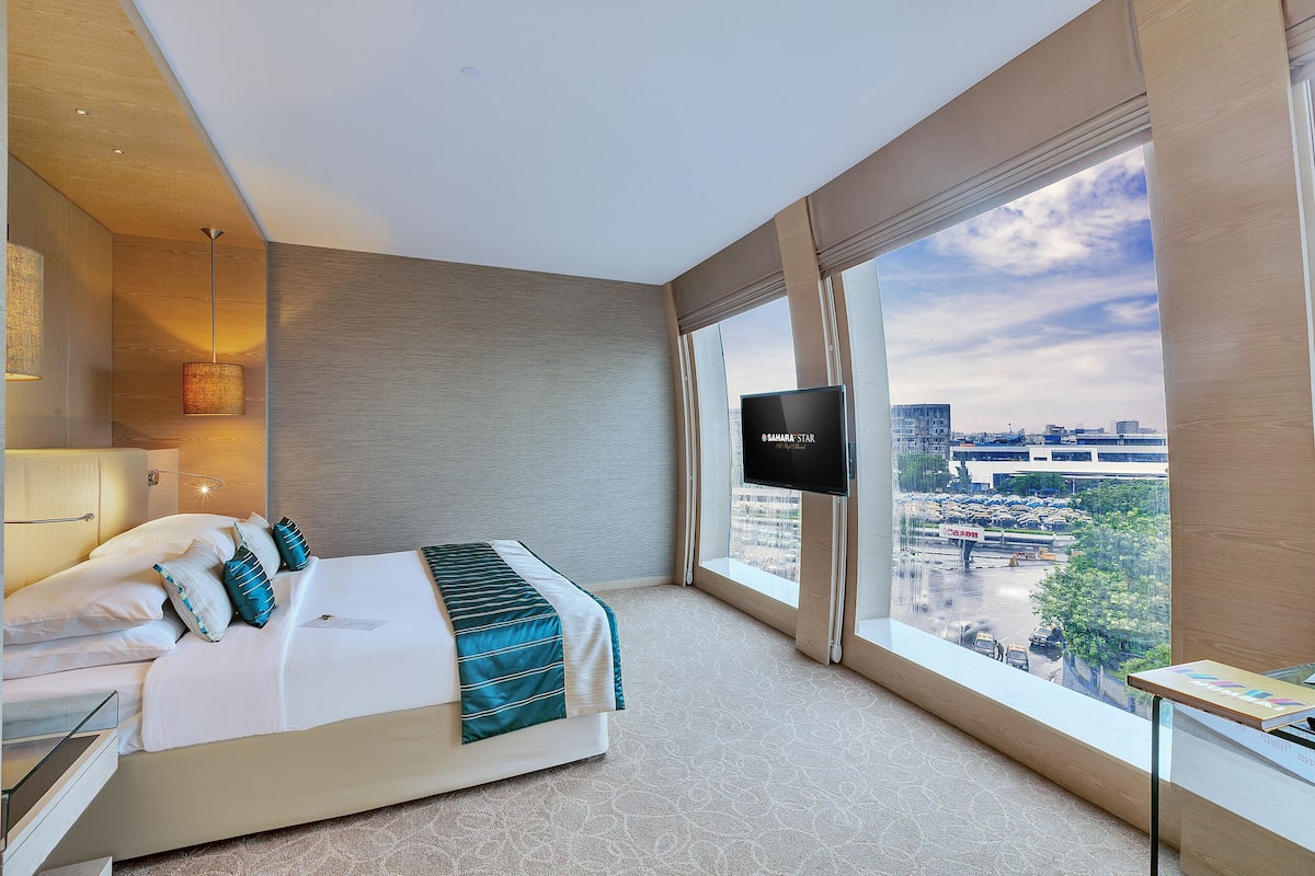 mercury city view room - king bed | 1 bedroom, minibar, in-room safe, desk