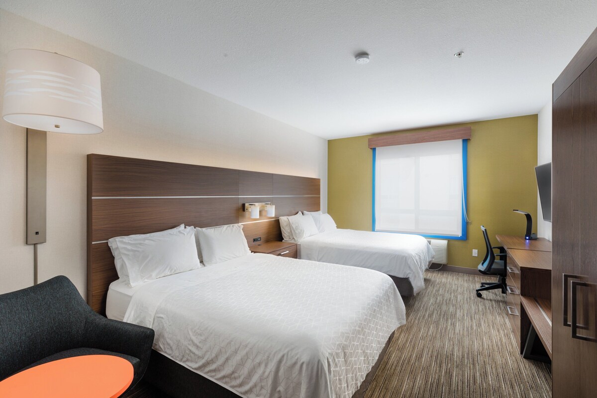 Habitación estándar, 2 camas Queen size | Ropa de cama de alta calidad, camas con pillow-top y escritorio 