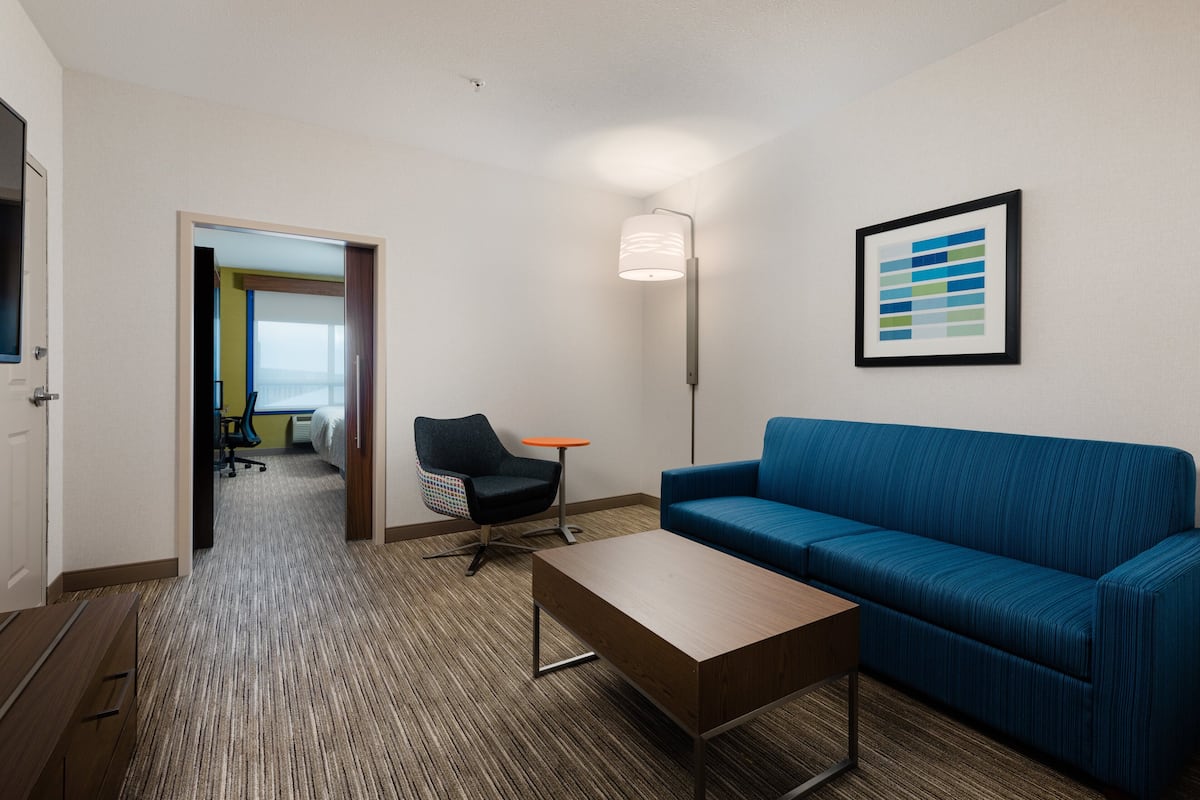 standard room, 1 king bed with sofa bed | premium bedding, pillow-top beds, desk, laptop workspace