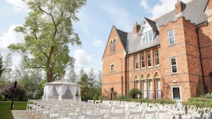 Outdoor wedding area - Ettington Chase (Stratford-upon-Avon)
