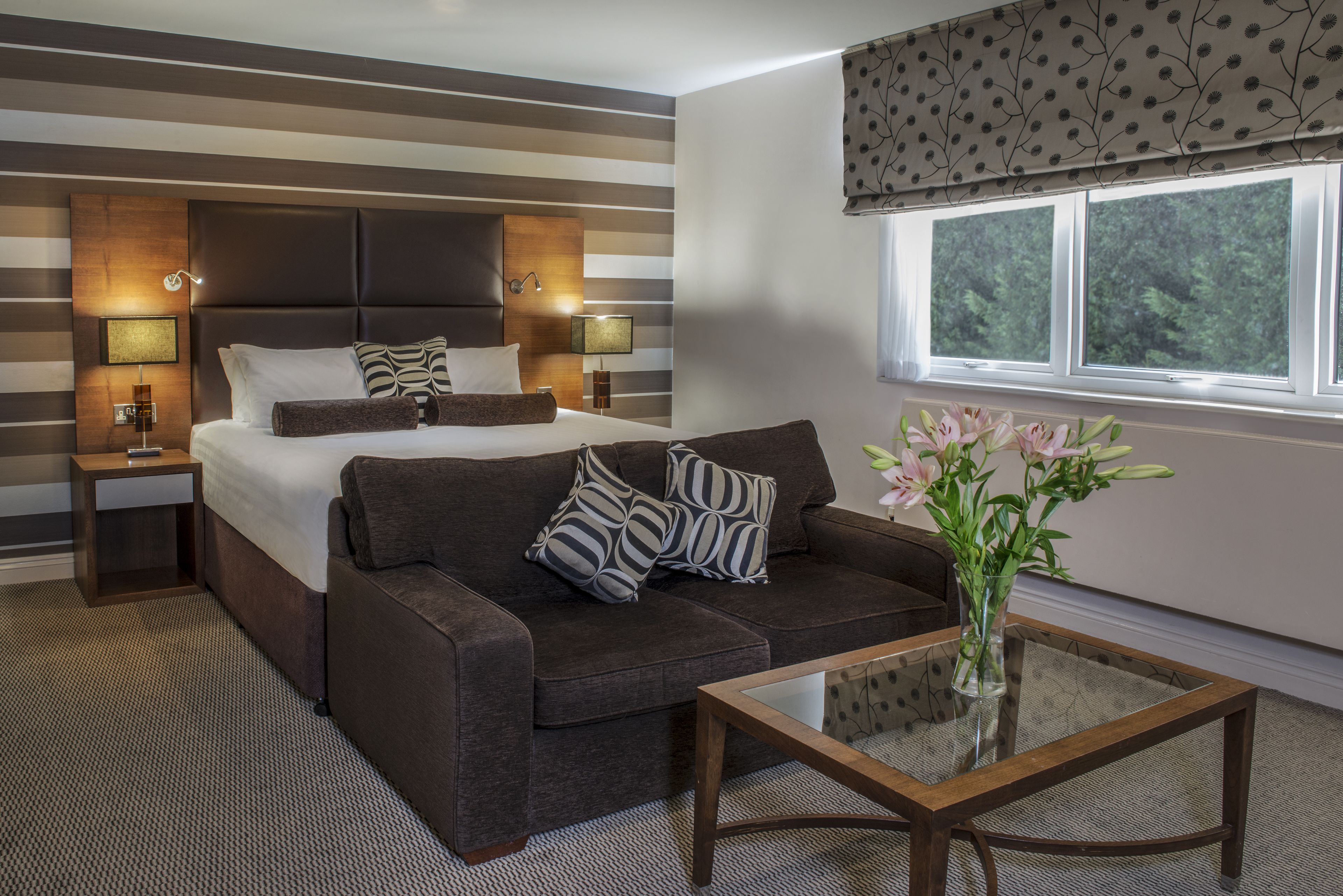 In-room safe, desk, iron/ironing board, cribs/infant beds