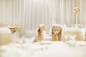 Indoor wedding - Ettington Chase (Stratford-upon-Avon)