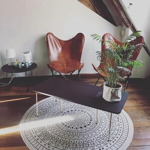 Caja de seguridad en la habitación y decoración personalizada 