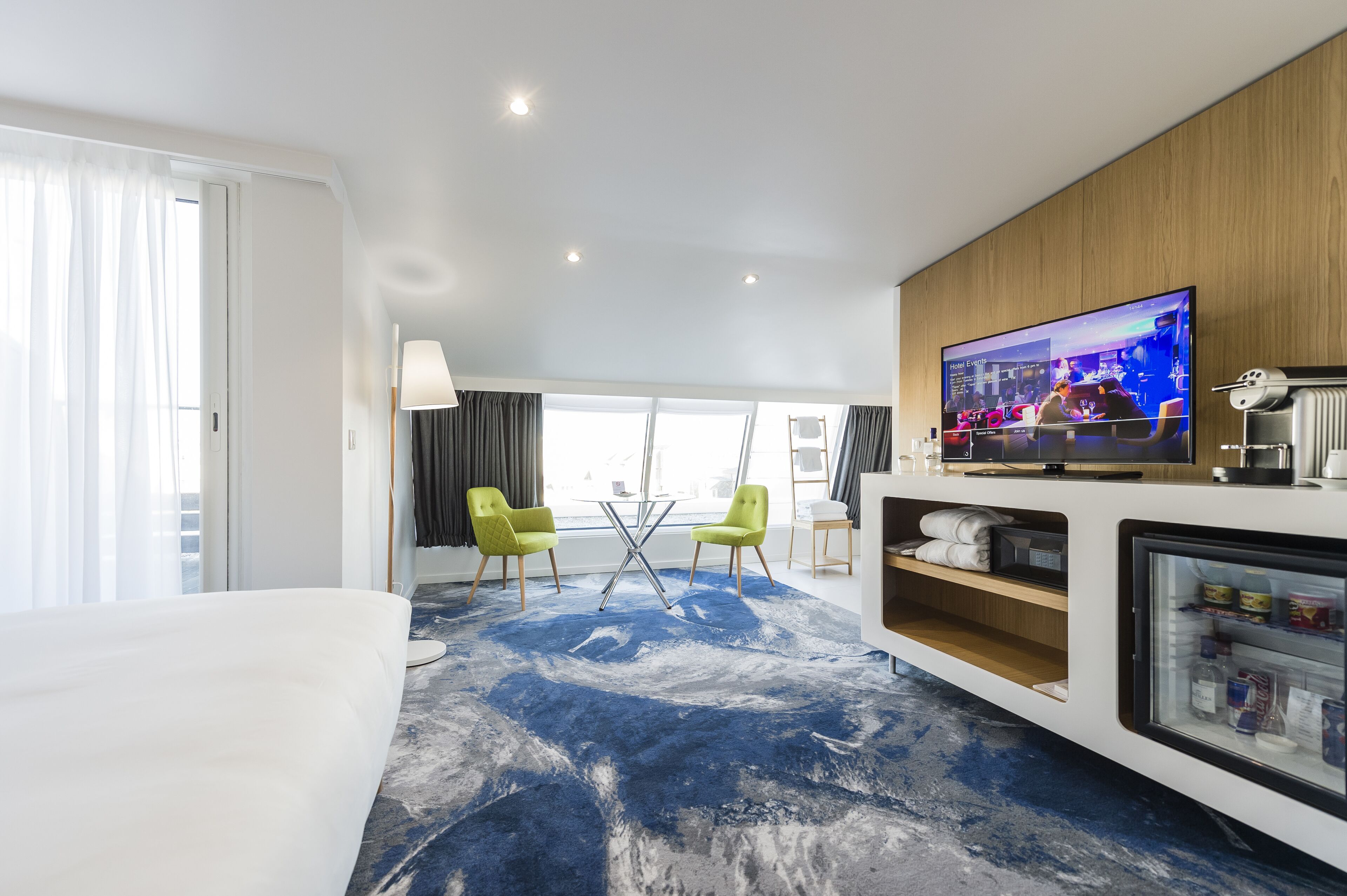 chambre exécutive ba-ba avec balcon | premium bedding, minibar, in-room safe, desk