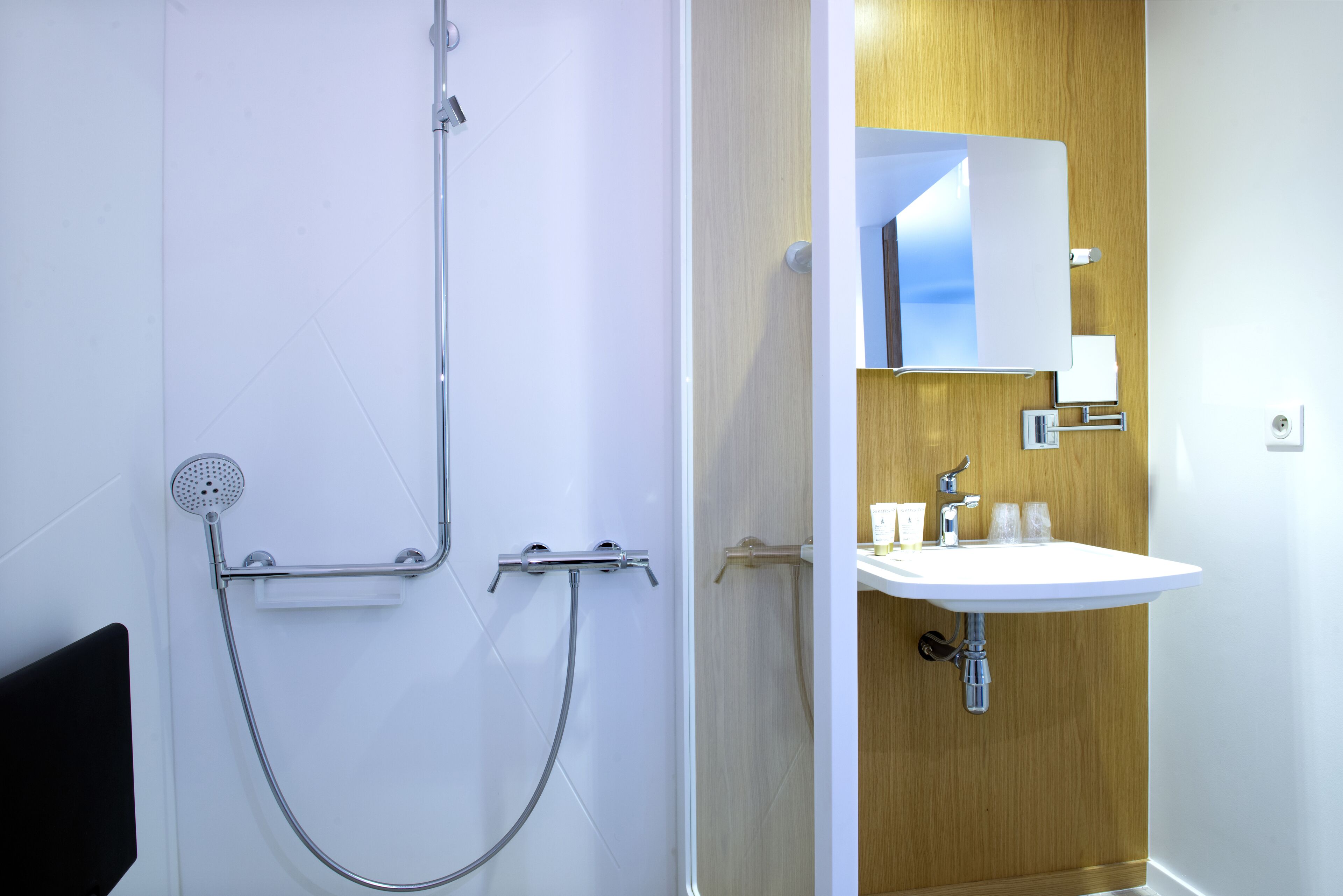 urban chic room - shower | bathroom | hair dryer, slippers, towels, soap