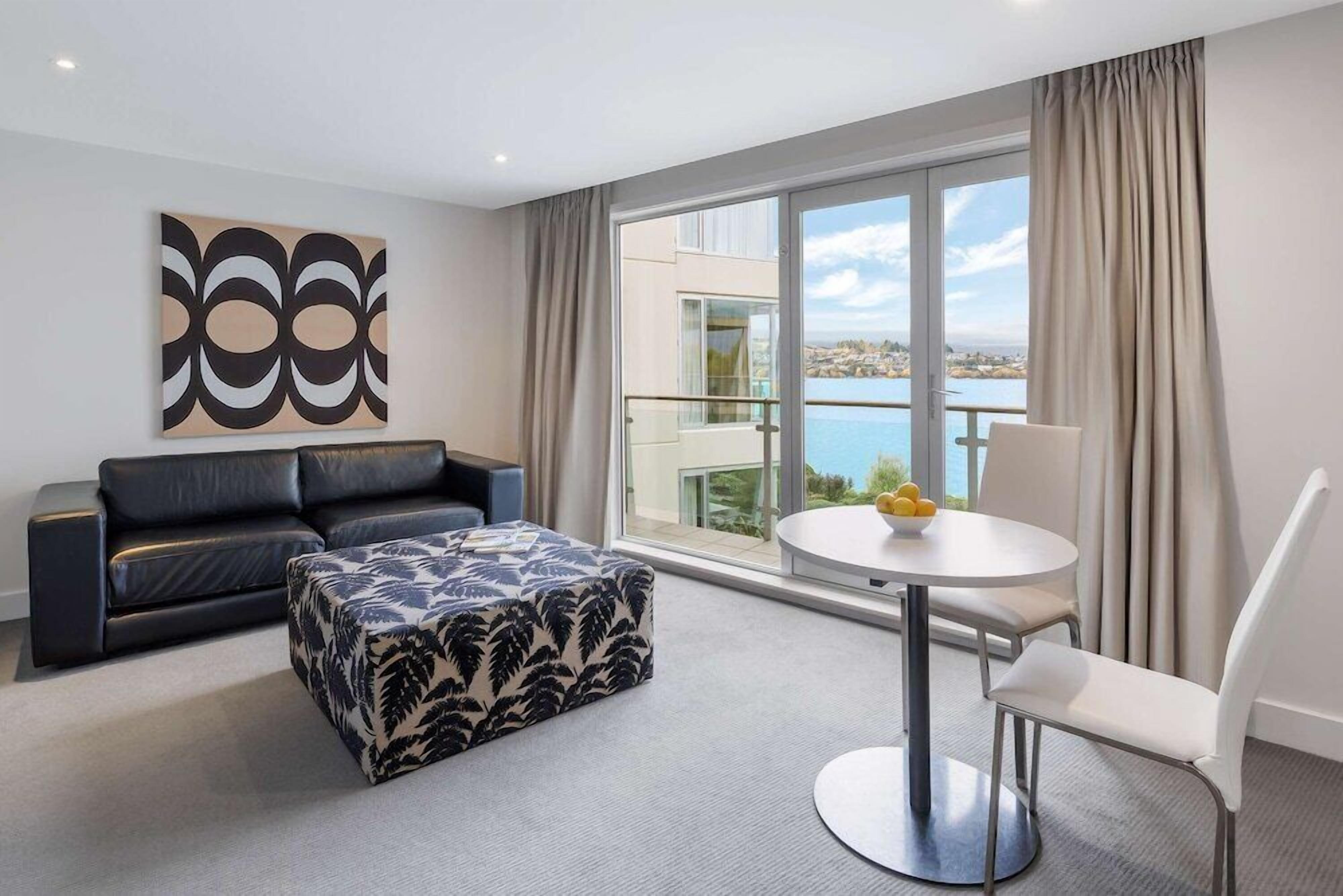 40-cm flat-screen TV with digital channels, TV