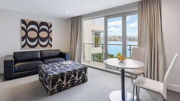 40-cm flat-screen TV with digital channels, TV