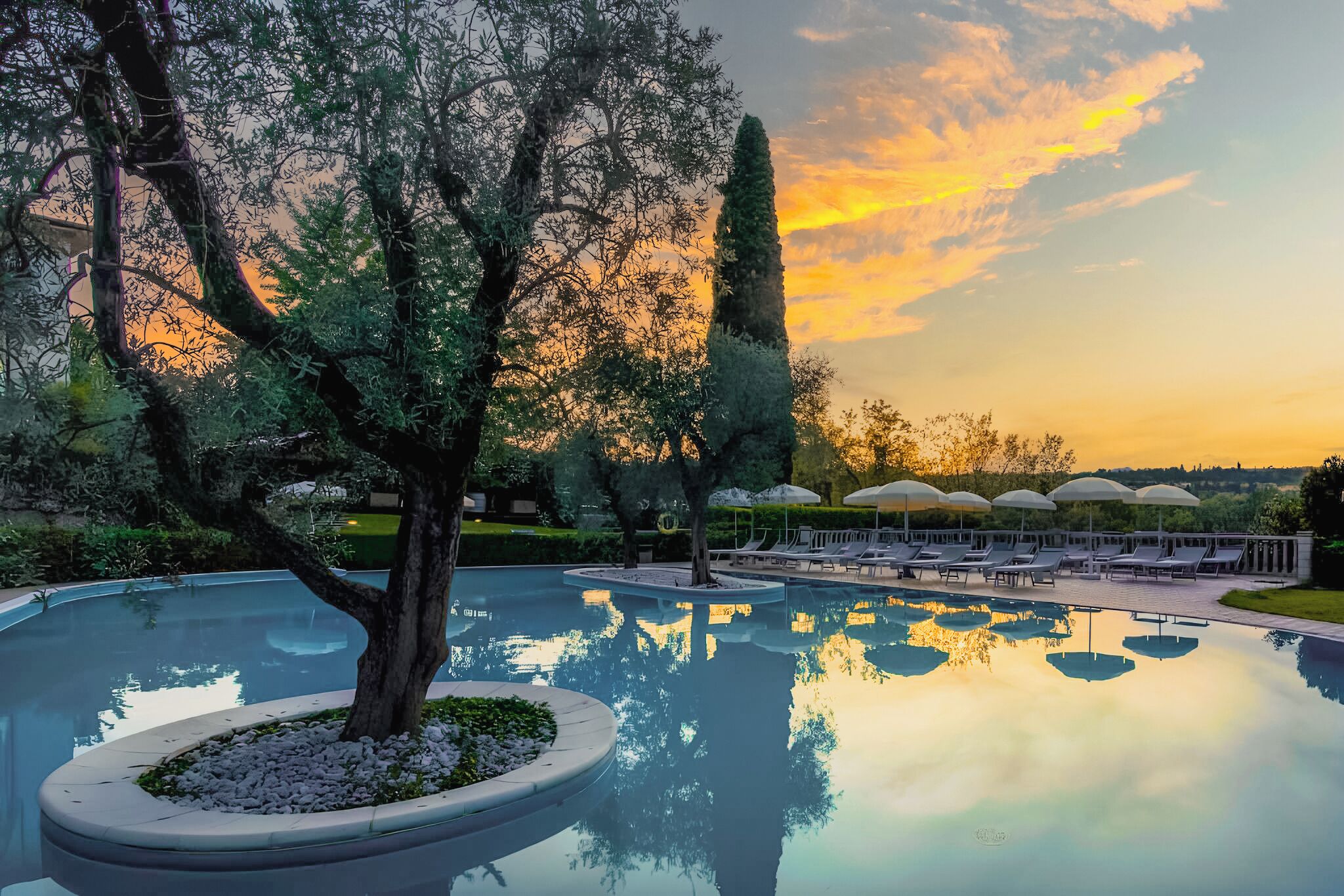 Outdoor pool, sun loungers
