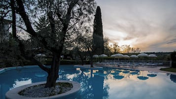 Outdoor pool, pool loungers
