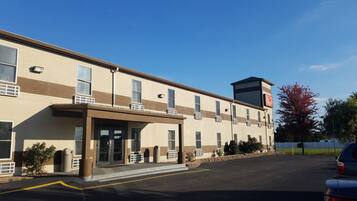 Vista frontal de la propiedad