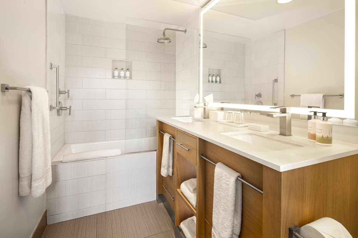 combined shower/bathtub, jetted bath, designer toiletries, hair dryer